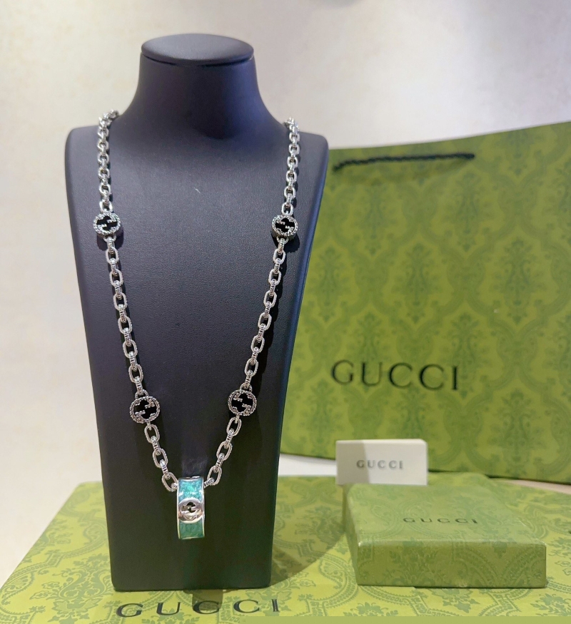 G*u*i necklaces